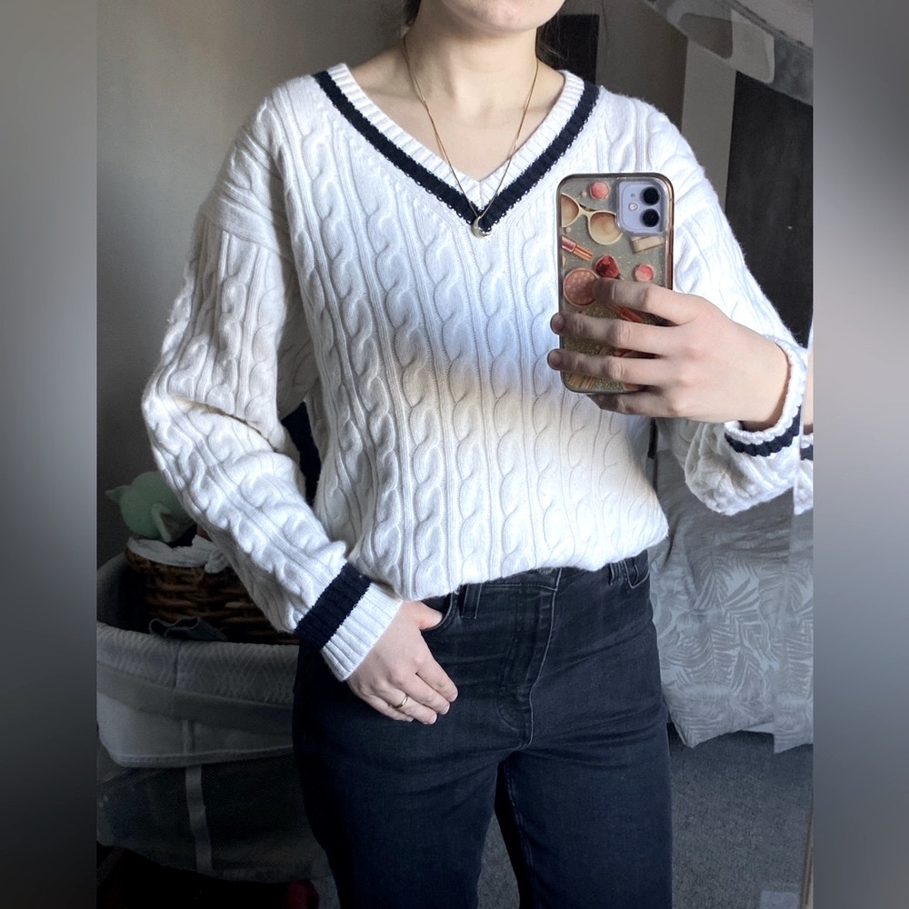 BNWT Aritzia Sunday Best Palomino V-Neck Cable Knit Sweater White and Navy (M)